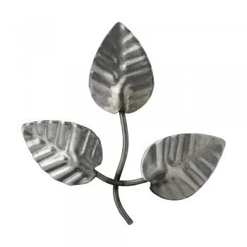 Flors i fulles decoratives de ferro forjat